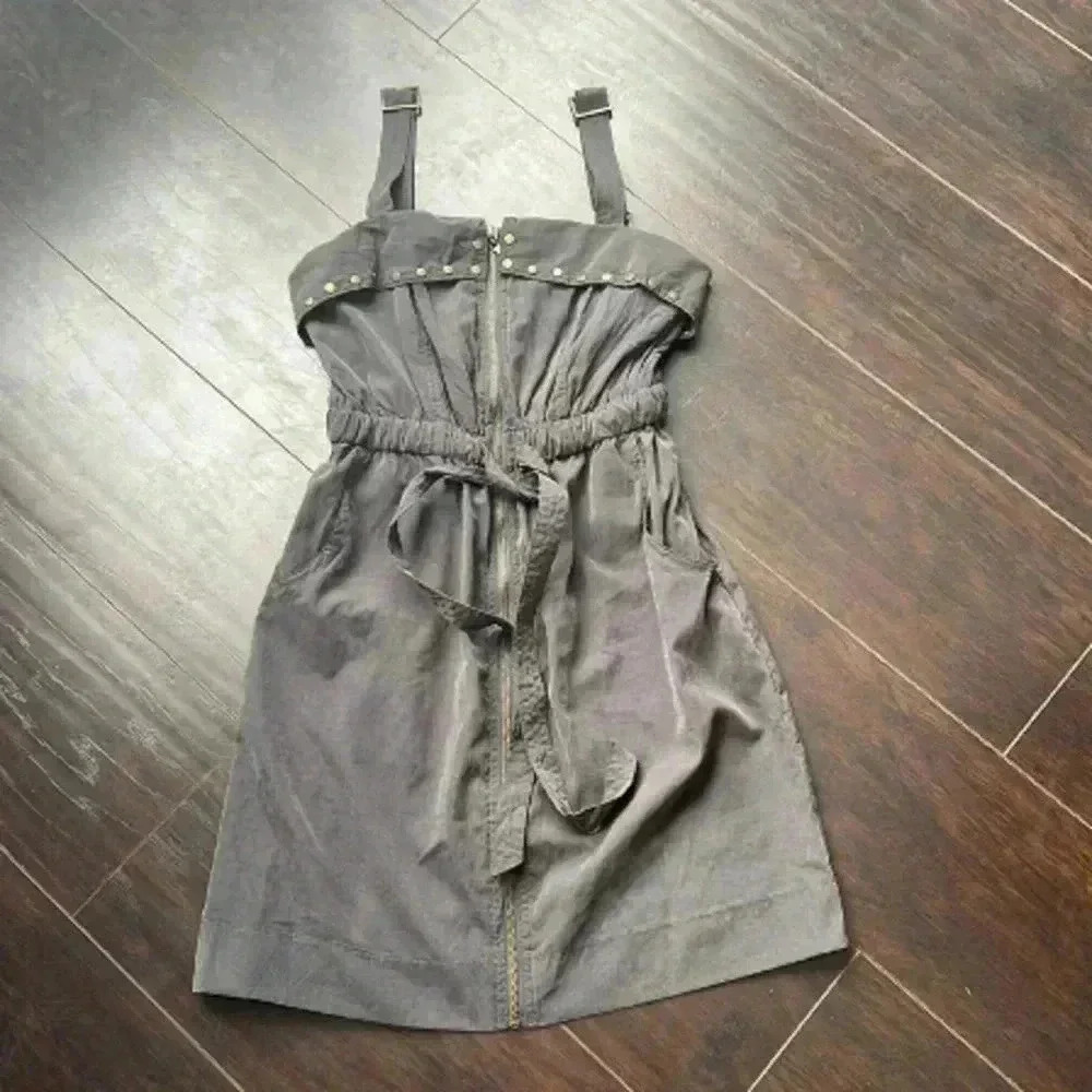 ๐ธ3/$30๐ธmine | Grey dress with belt and front zipper